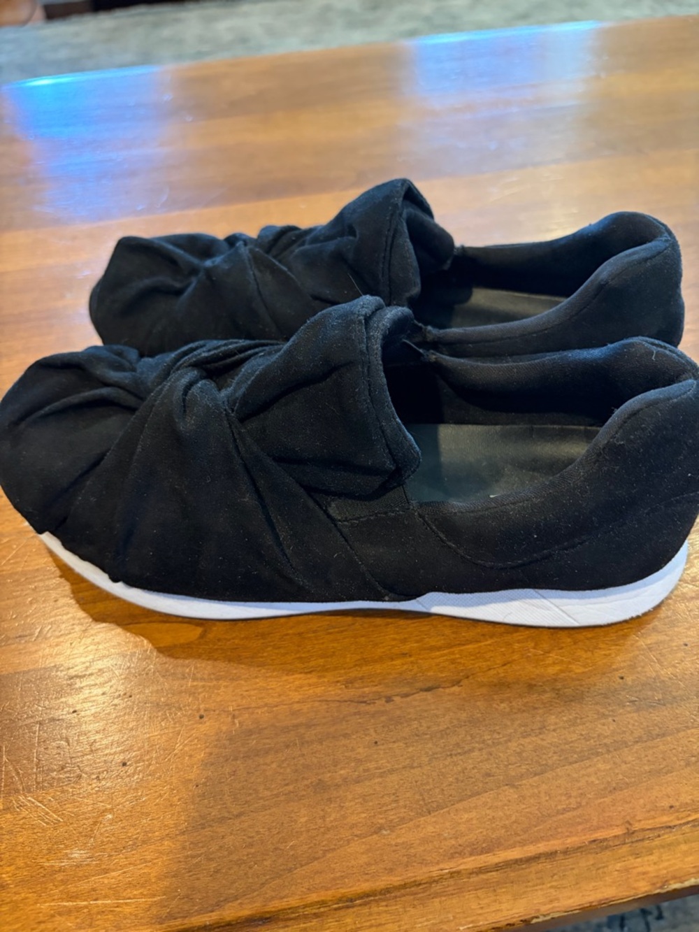 MIA Womens Black Slip-On Knot Sneakers with White Sole Size 8